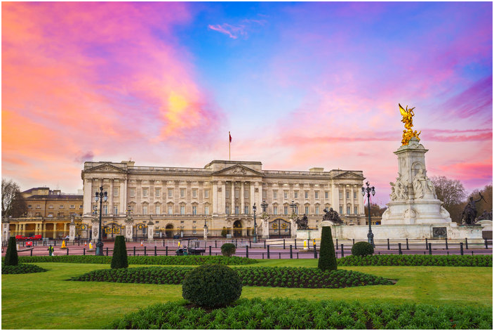 Αποτέλεσμα εικόνας για 10. H πιο ακριβή κατοικία: Tο παλάτι του Μπάκινχαμ – 1.55 δισεκατομμύρια δολάρια