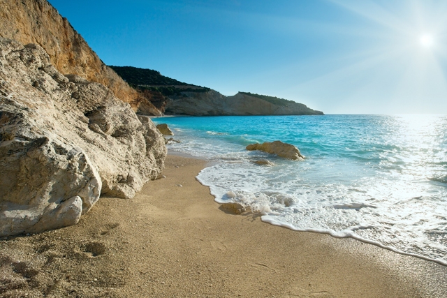 Κρυστάλλινα τα νερά-και με τη βούλα!-στις ελληνικές παραλίες
