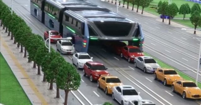 Το πρώτο λεωφορείο που θα περνά πάνω από αυτοκίνητα είναι γεγονός!(vid)
