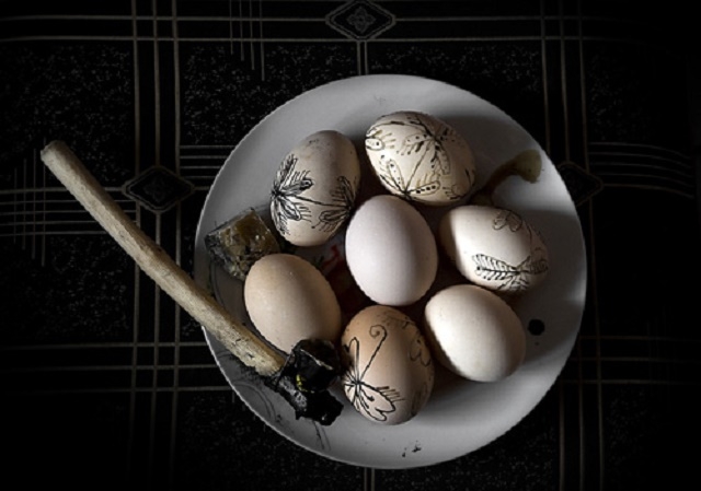 Έτσι θα βάψετε τα αυγά σας με φυτικές βαφές