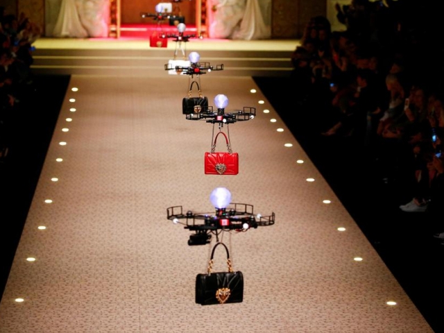 Dolce &amp; Cabana fashion show με Drones (video)