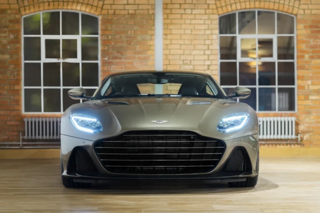 Η επετειακή Aston Martin DBS Superleggera