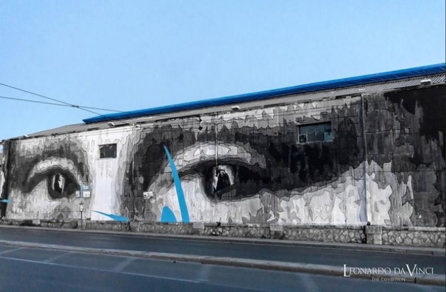Τo έργο του ΙΝΟ &quot;τα μάτια της Μόνα Λίζας&quot; του Ντα Βίντσι μαγνητίζουν τα μάτια των περαστικών στην οδό Πειραιώς... (εικόνες)