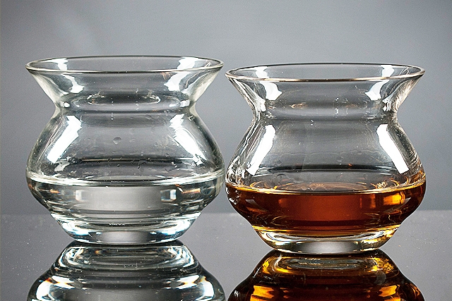 Επιστήμονες σχεδίασαν αυτό το ποτήρι, για να παραδώσει την τέλεια γεύση και το άρωμα του ουίσκι