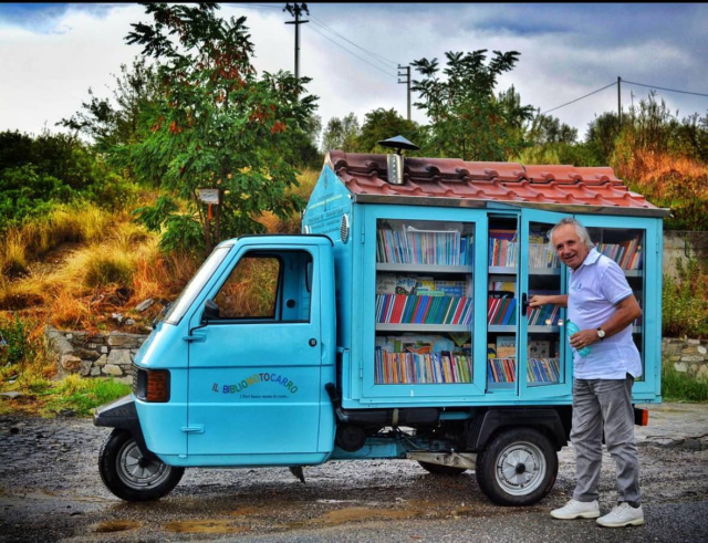 Antonio La Cava: Ο δάσκαλος που πηγαίνει βιβλία στα παιδιά των απομακρυσμένων χωριών