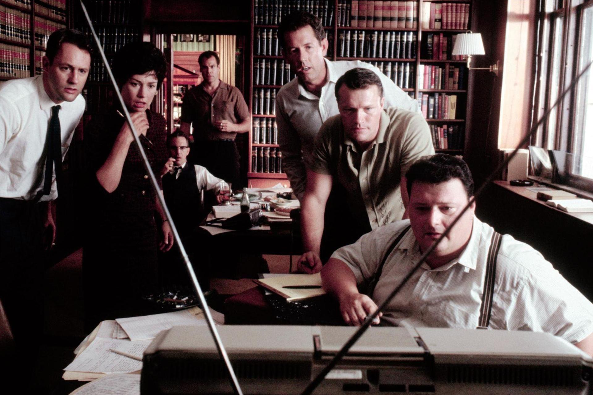 still of kevin costner wayne knight laurie metcalf michael rooker and jay o. sanders in jfk 1991 large picture