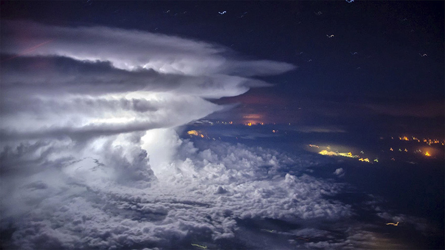 Pilot Flies Above The Thunderstorm To Get A Perfect Shot Of It At 37000 Feet 577fab208a13b 880