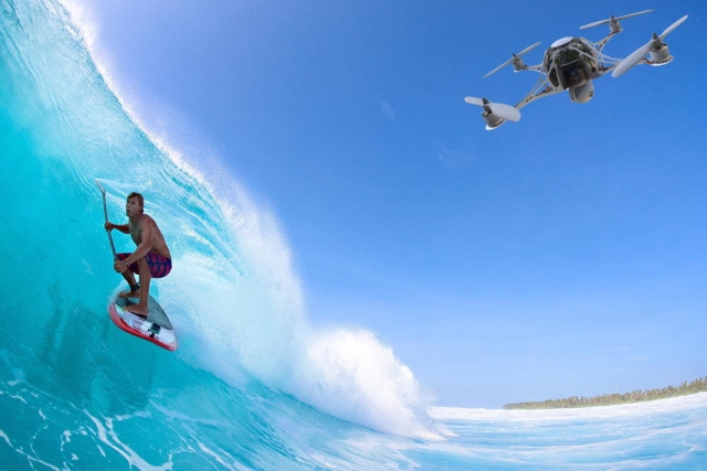 Drone surfing: Η νέα τρέλα στα θαλάσσια σπορ