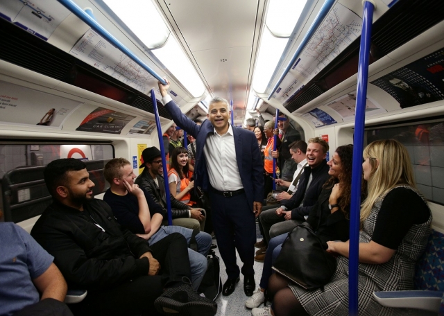 Η σπαρταριστή ανακοίνωση στο μετρό του Λονδίνου για το αποσμητικό