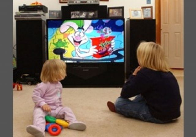 Προστατέψτε τα παιδιά σας από τις οθόνες τηλεόρασης και βιντεοπαιχνιδιών