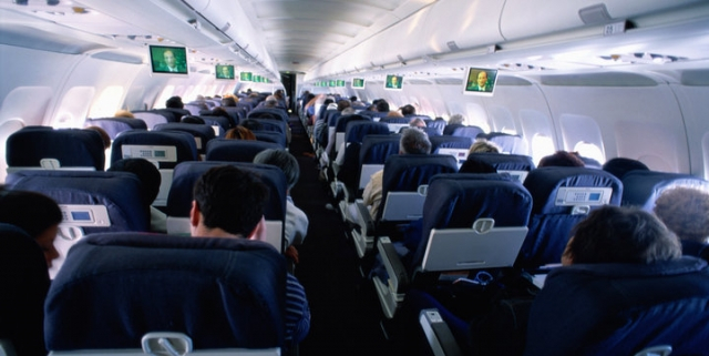 Σε ποια θέση να κάθεστε στο αεροπλάνο για να μη κολλήσετε γρίπη