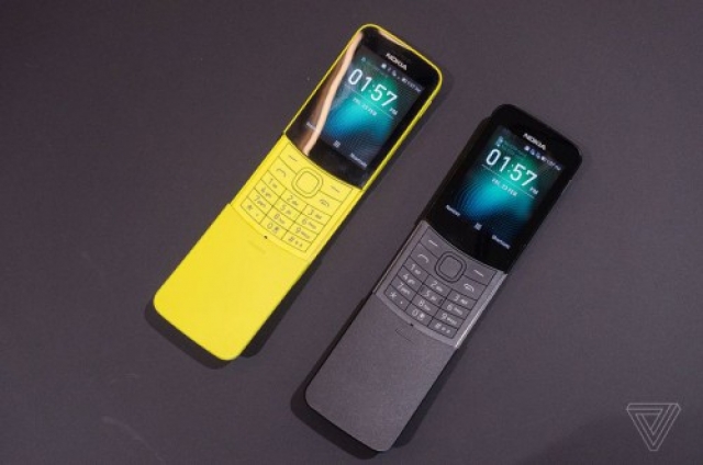 Επανακυκλοφορεί το τηλέφωνο «μπανάνα» η Nokia