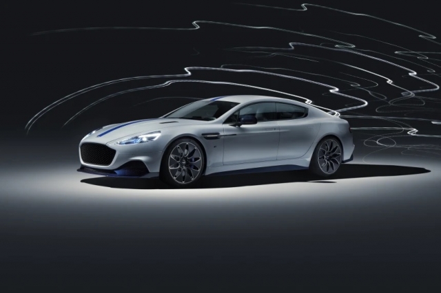 Rapide Ε: Η καυτή αποκάλυψη της Aston Martin στην ηλεκτρική επανάσταση