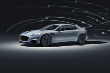 Rapide Ε: Η καυτή αποκάλυψη της Aston Martin στην ηλεκτρική επανάσταση
