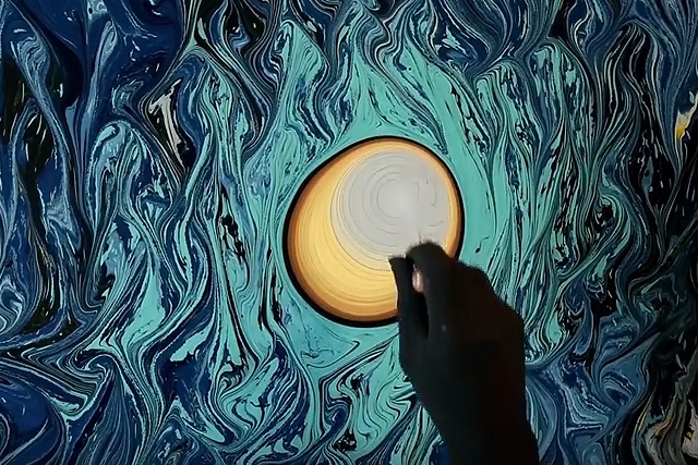 Ζωγραφίζοντας την Έναστρη Νύχτα του βαν Γκογκ σε σκοτεινά νερά