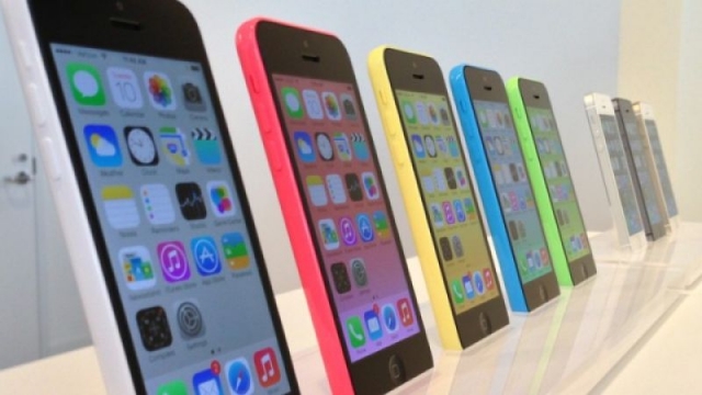 Η Apple βάζει... χρώμα στα νέα iPhone