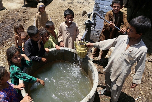 Ένα στα τέσσερα παιδιά δεν θα μπορεί να πιει νερό ως το 2040