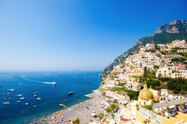 Η υπέροχη ακτογραμμή Amalfi στην Ιταλία