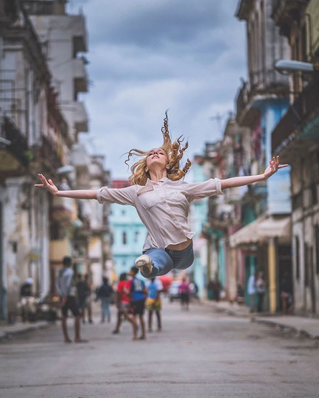 Χορεύοντας στους δρόμους της Κούβας