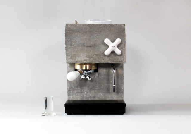 Ξεχειλίζει από ντιζάιν και τεχνολογία η AnZa Concrete Espresso Maker