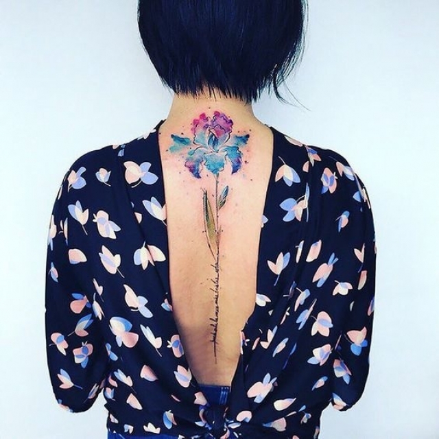 17 αισθητικά όμορφα Τατουάζ για την σπονδυλική σας στήλη