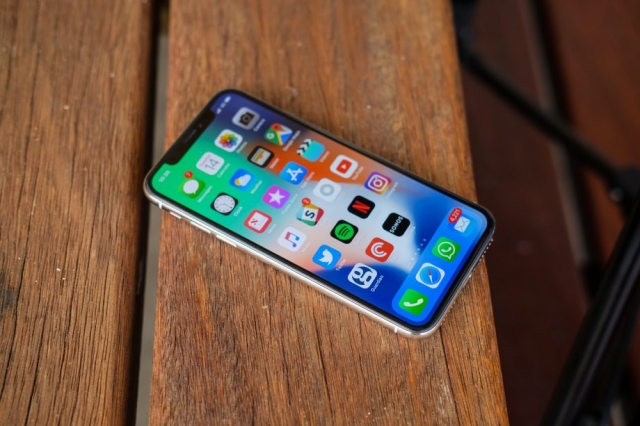 Από τον Σεπτέμβριο το νέο, φθηνότερο iPhoneX