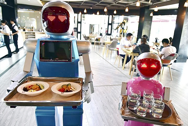 Ποιες θέσεις εργασίας απειλούν τα ρομπότ;