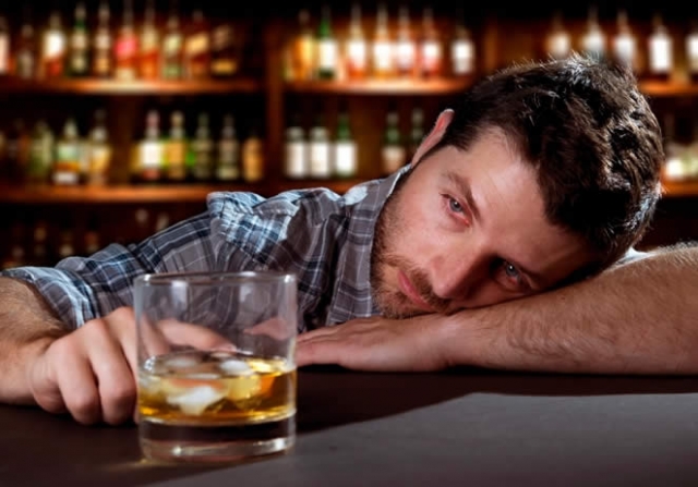 Οι βλαβερές συνέπειες του αλκοόλ στον εγκέφαλο