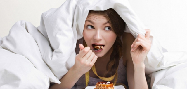 Οι 5 χειρότερες τροφές πριν τον ύπνο