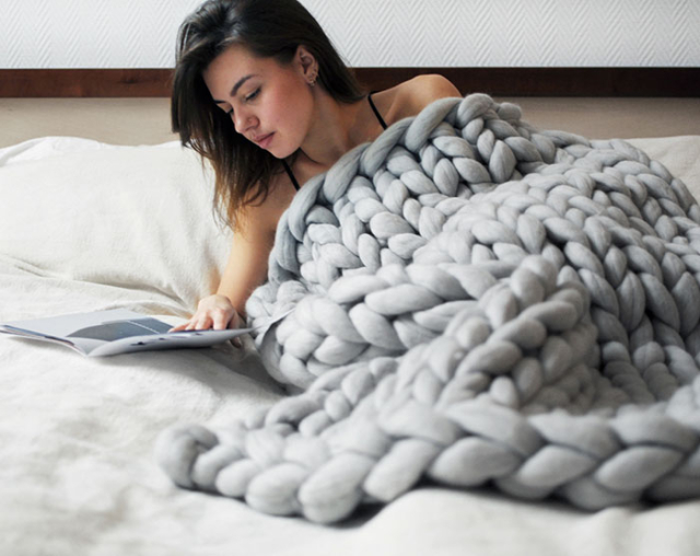 Μπορείς κι εσύ να φτιάξεις αυτή τη ζεστή, μάλλινη κουβέρτα σε 4 ώρες!