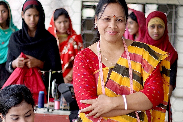 Made in Bangladesh. Πως ζούνε οι άνθρωποι που ράβουν τα ρούχα μας;