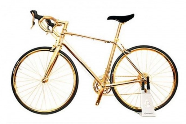Ορθοπεταλιές...καρατίων με το πρώτο χρυσό ποδήλατο