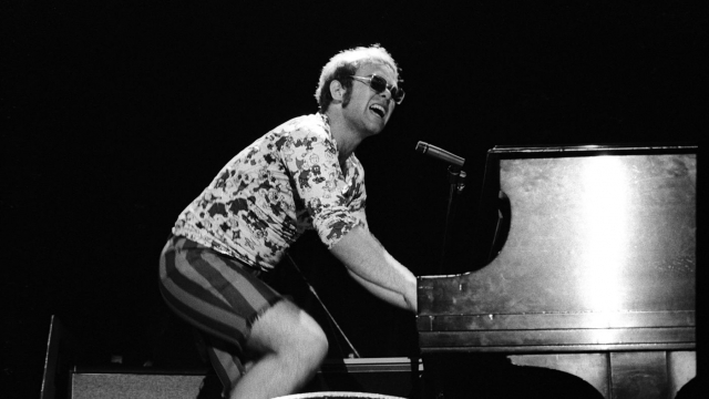 Οι πρώτες φωτογραφίες του Elton John