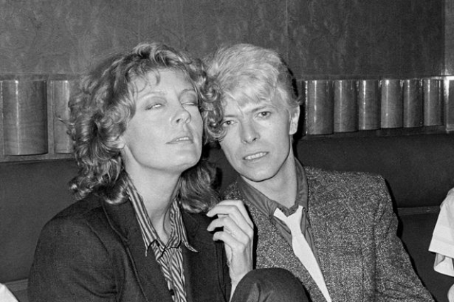 Οι άγνωστες στιγμές του David Bowie πίσω από τις κάμερες