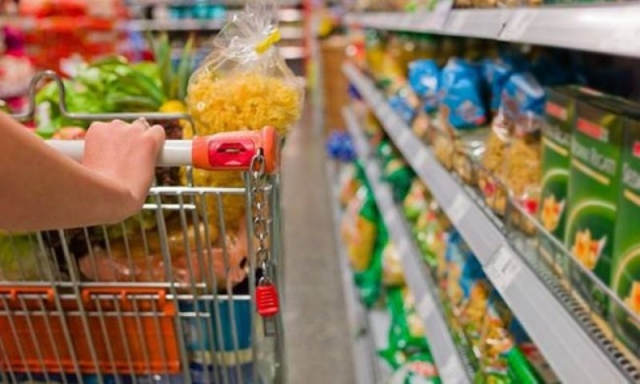 Στέναξε η αγορά το Μάη με πτώση σε πωλήσεις ακόμα και τροφίμων