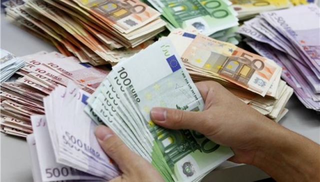 Συρρικνώθηκαν οι καταθέσεις στα 121,5 δισ. ευρώ τον Μάρτιο