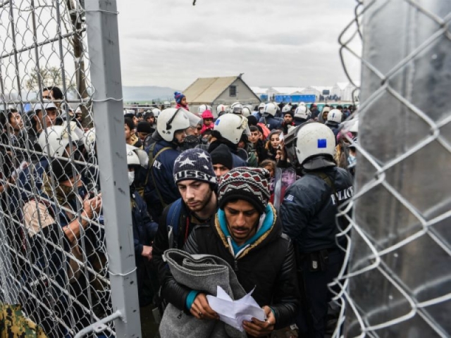 Έντονες πιέσεις από Βρυξέλλες σε Τουρκία:Μέχρι 1.000 πρόσφυγες στην Ελλάδα
