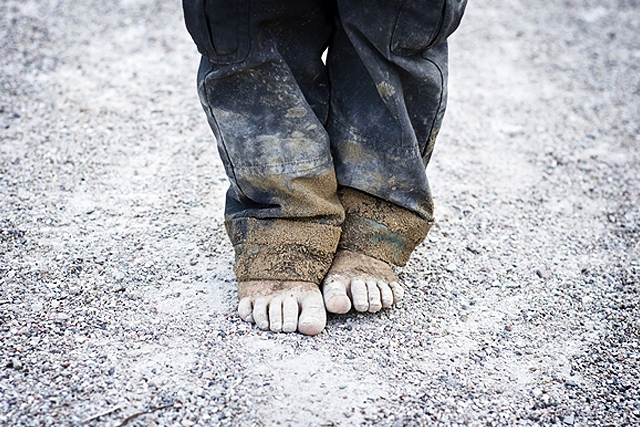 Ένα στα τέσσερα παιδιά ζει στο όριο της φτώχειας