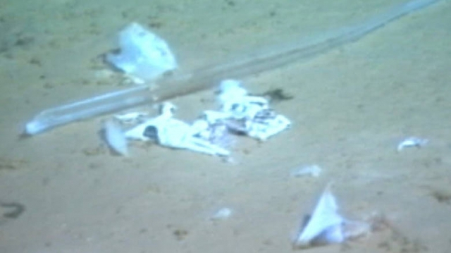 Βρέθηκε πλαστική σακούλα σε βάθος 10.899 μέτρων