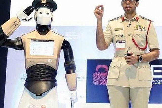 Ανέλαβε τα καθήκοντά του ο πρώτος Robocop στον κόσμο(vid)