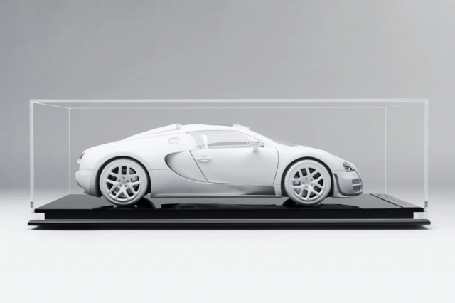 Μια Bugatti all-white, έργο τέχνης