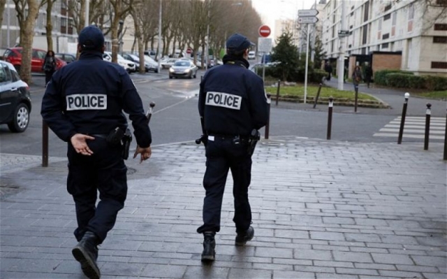 Παρίσι: Επιτέθηκε σε εκπαιδευτικό με μαχαίρι επικαλούμενος τον ISIS