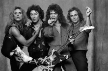 Η φωτογραφία που "έβαλε" φωτιά στους θρυλικούς Van Halen...