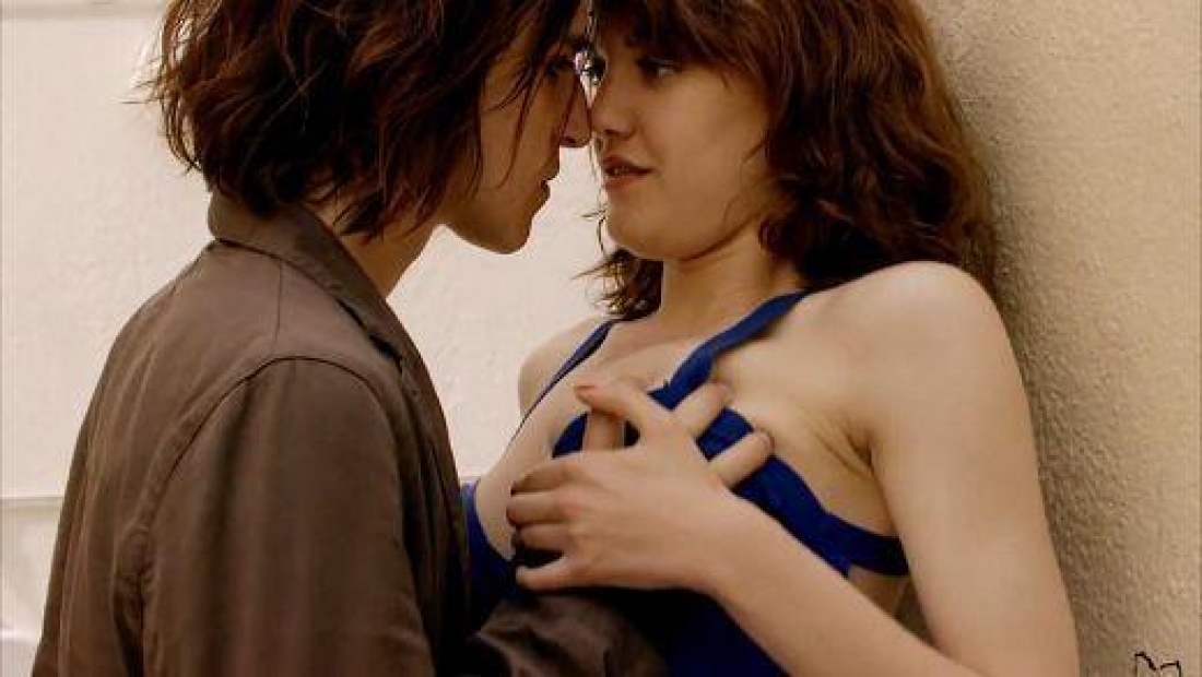 αισθησιακό πορνό ταινίες gay σεξ σε μια καρέκλα