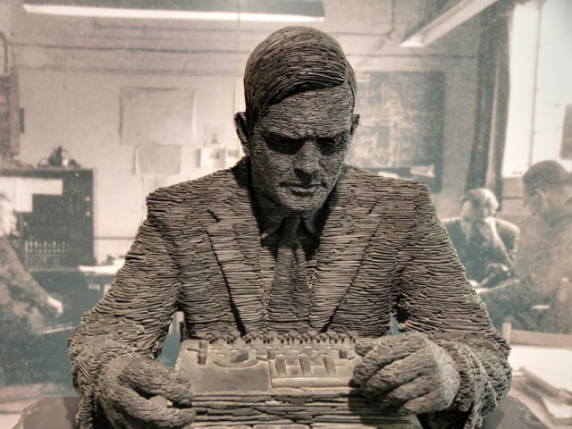 Alan Turing: Η ιδιοφυΐα που αυτοκτόνησε εξαιτίας της ομοφοβικής αντίληψης των συμπατριωτών του