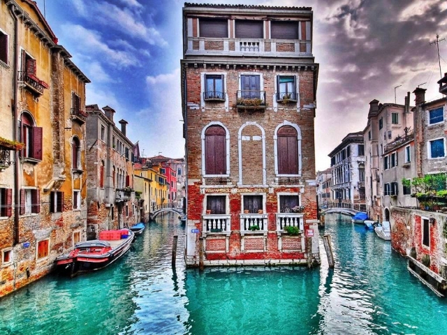 Στέγνωσαν τα κανάλια της Βενετίας