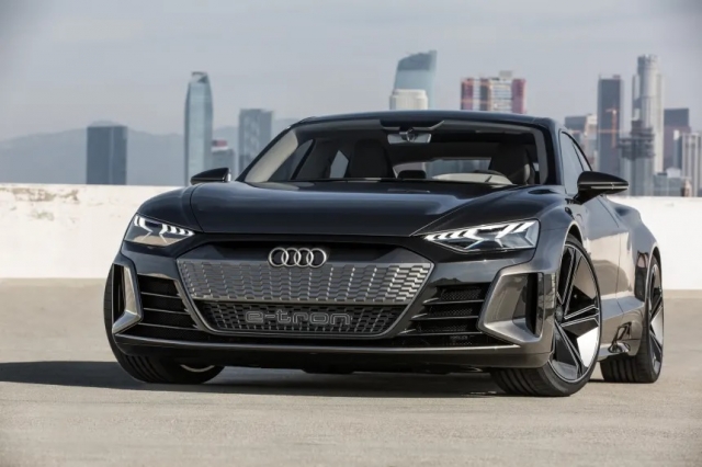 e-tron GT: Η απάντηση της Audi στο Porsche Taycan
