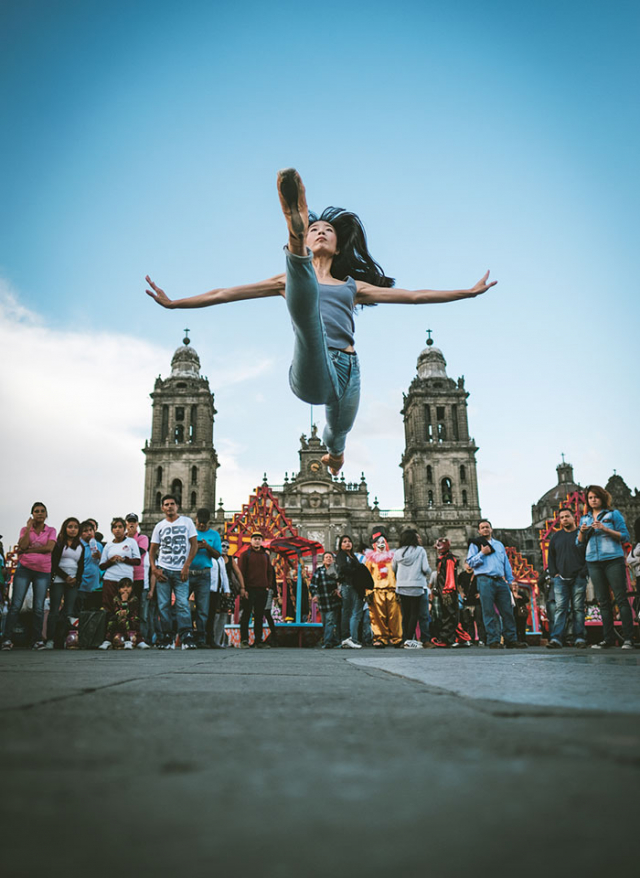 Χορός και κίνηση στους δρόμους του Mexico