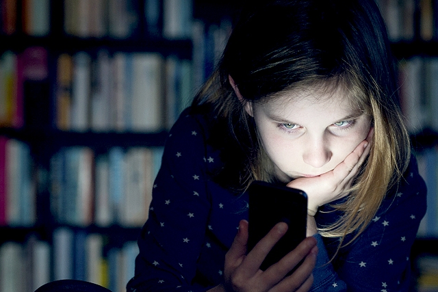 18% των παιδιών έχει φοβηθεί στο ίντερνετ