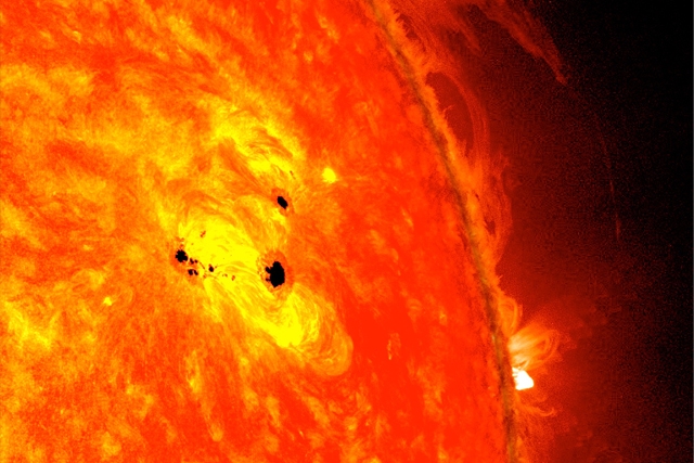 Τεράστια κηλίδα στον Ήλιο απειλεί με "μπλακάουτ" τον Πλανήτη